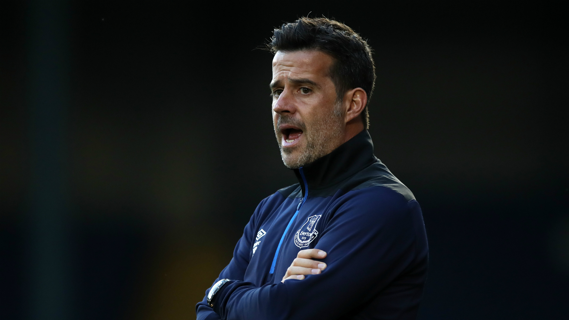 击和边路突 击和边路突